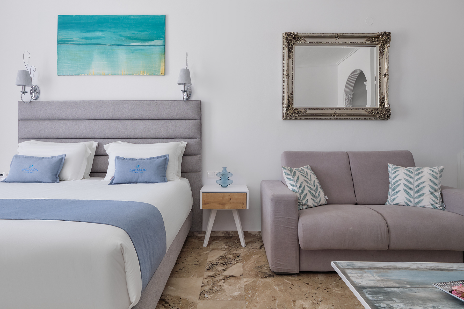 Comfort Suite with double bed and seating area